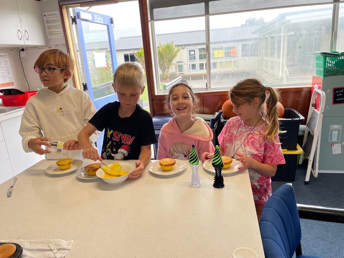 Children decorating cupcakes together at KidsKnection